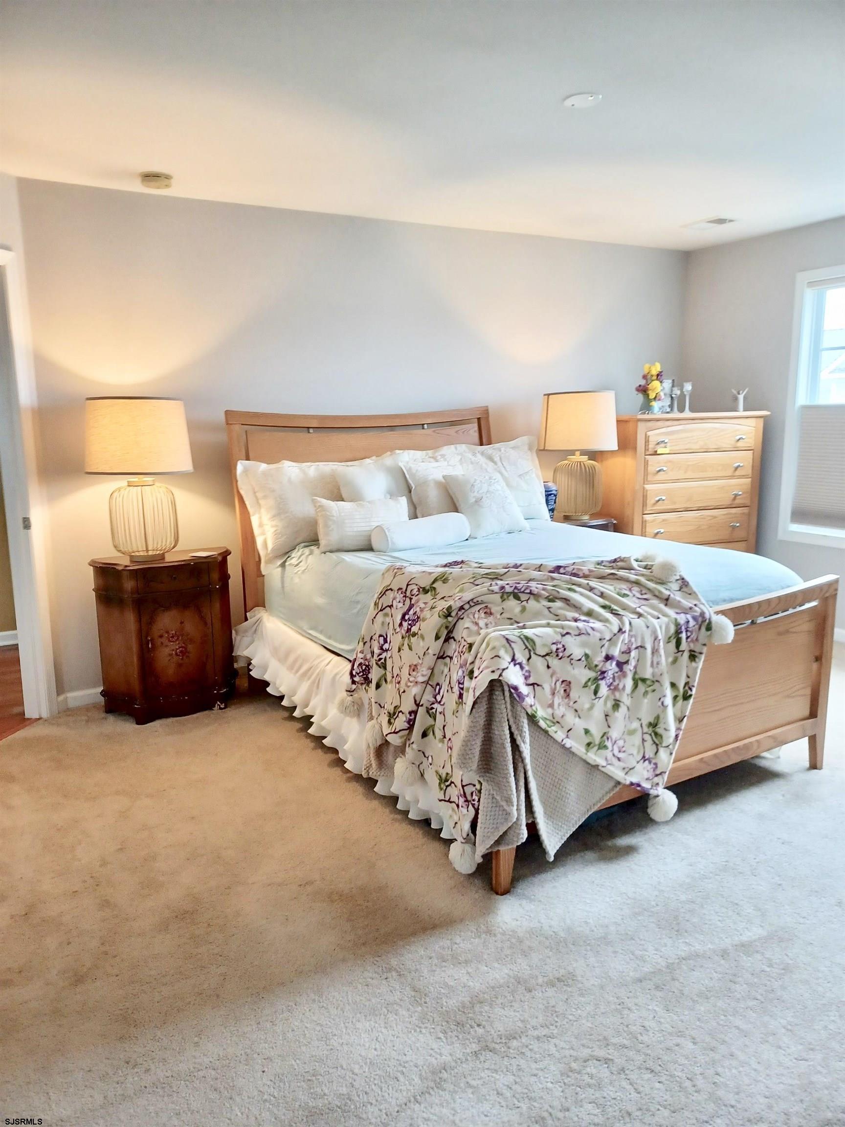 130 Dunlin Lane, Unit 16 Pleasantville, NJ 08232 - Photo 17 of 47 a bedroom with a bed and lamp