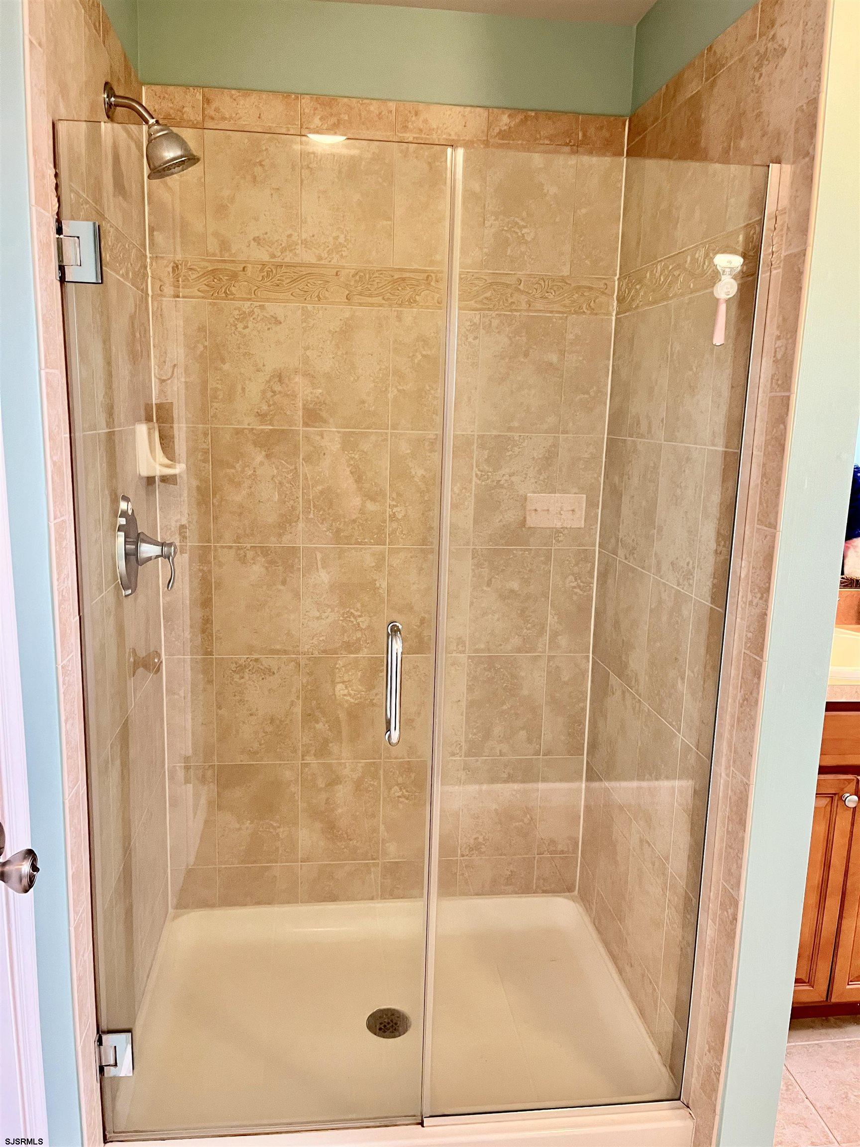 130 Dunlin Lane, Unit 16 Pleasantville, NJ 08232 - Photo 22 of 47 a bathroom with a shower