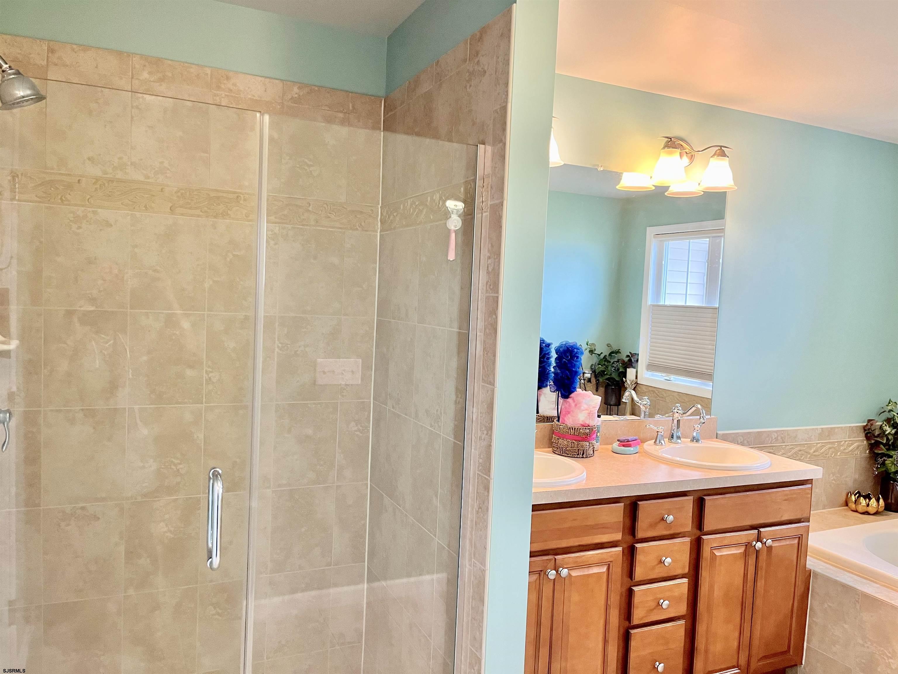 130 Dunlin Lane, Unit 16 Pleasantville, NJ 08232 - Photo 23 of 47 a bathroom with a sink vanity and a mirror