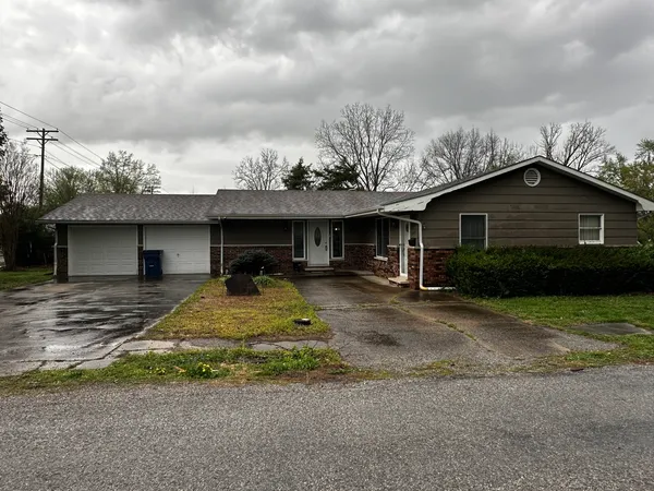 $59,900 | 1303 East 4th Street, West Frankfort, IL 62896