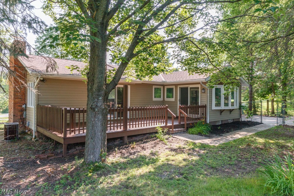 7925 Dines Road Novelty, OH 44072 - Photo 21 of 25 REAR DECK