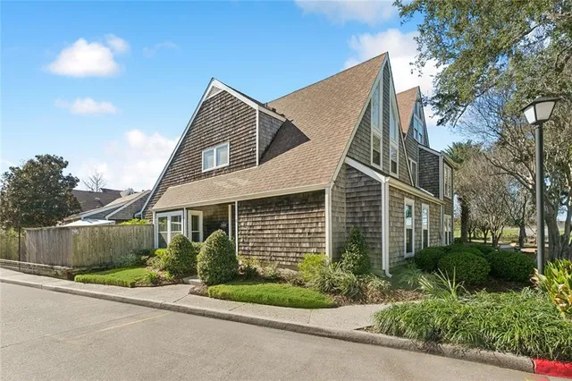 $449,000 | 14 Mariners Cove East, New Orleans, LA 70124