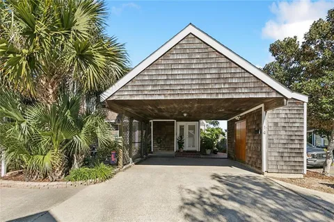 $449,000 | 14 Mariners Cove East, New Orleans, LA 70124