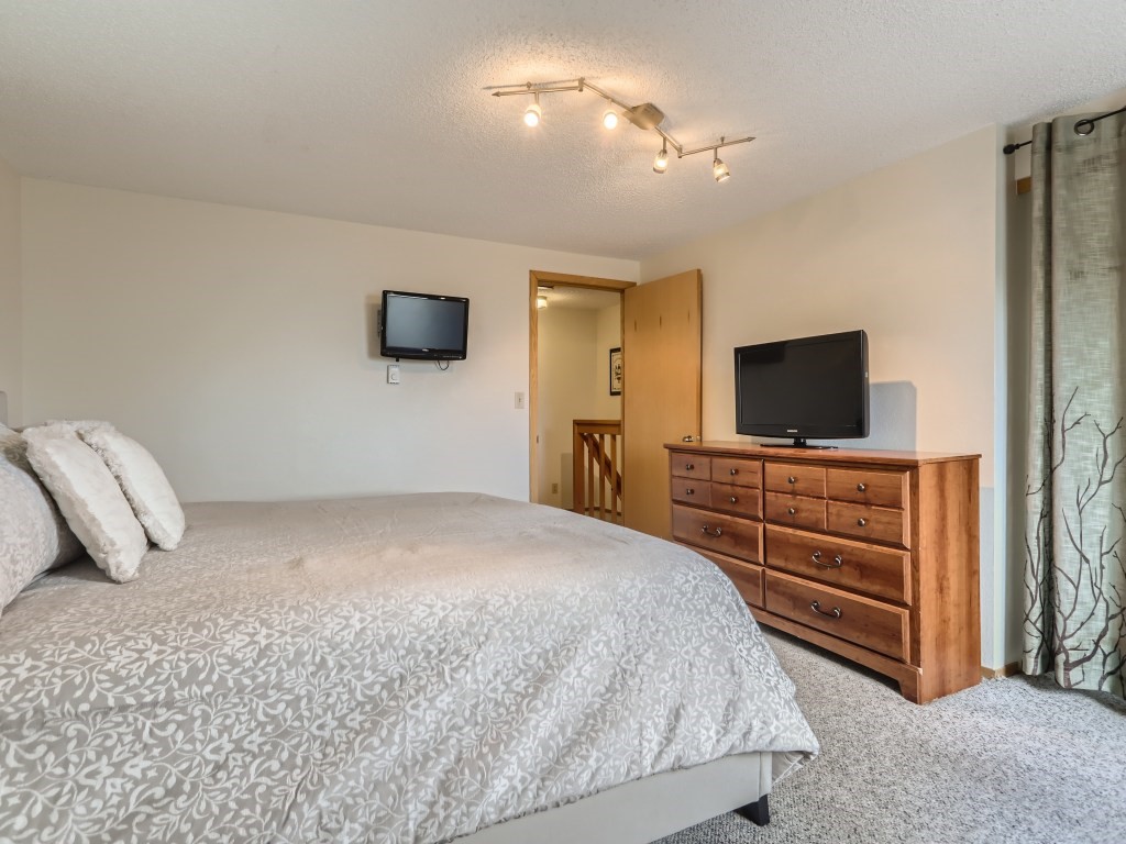 52 Club House Road, Unit 56 Breckenridge, CO 80424 - Photo 12 of 25 a bedroom with a bed and a flat screen tv