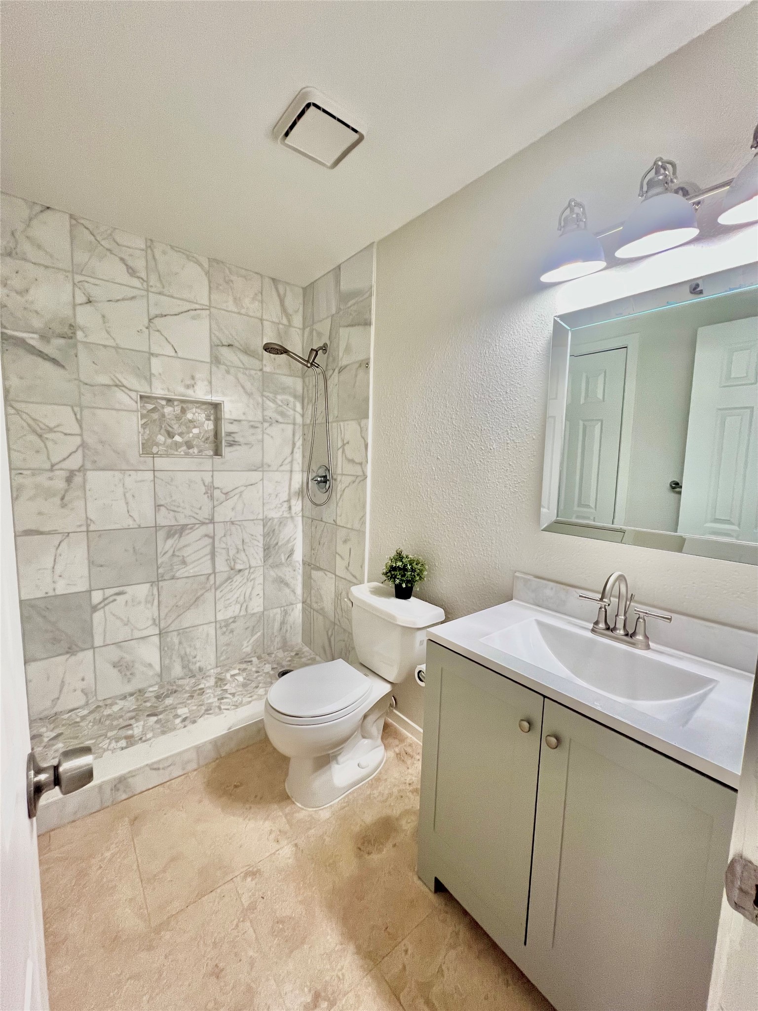 23 Dellforest Court Spring, TX 77381 - Photo 10 of 21 Gallery Image 10