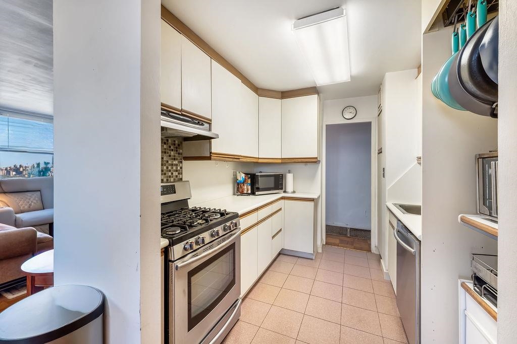 6040 Boulevard East, Unit 15B West New York, NJ 07093 - Photo 6 of 32