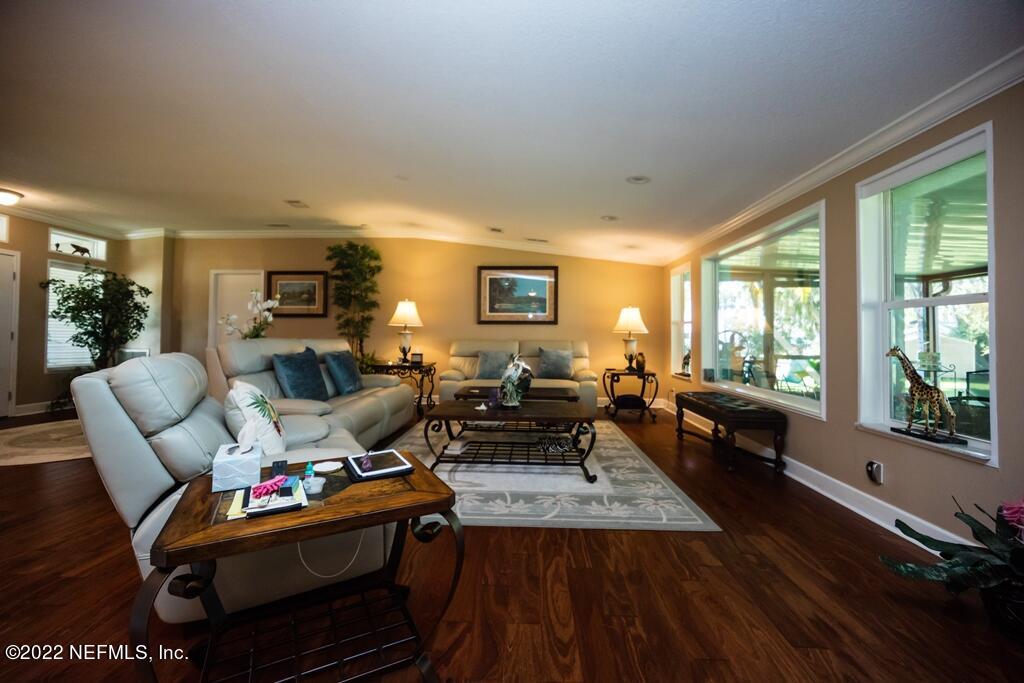 105 South Lake George Drive Georgetown, FL 32139 - Photo 13 of 71 Living Room