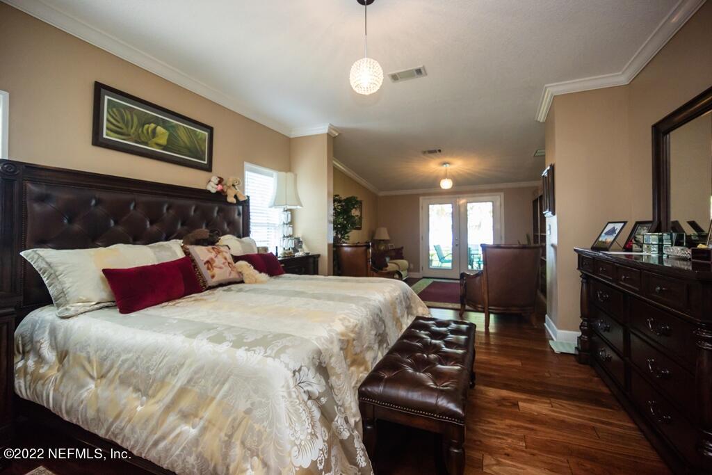 105 South Lake George Drive Georgetown, FL 32139 - Photo 29 of 71 a bed room with a bed window and a mirror