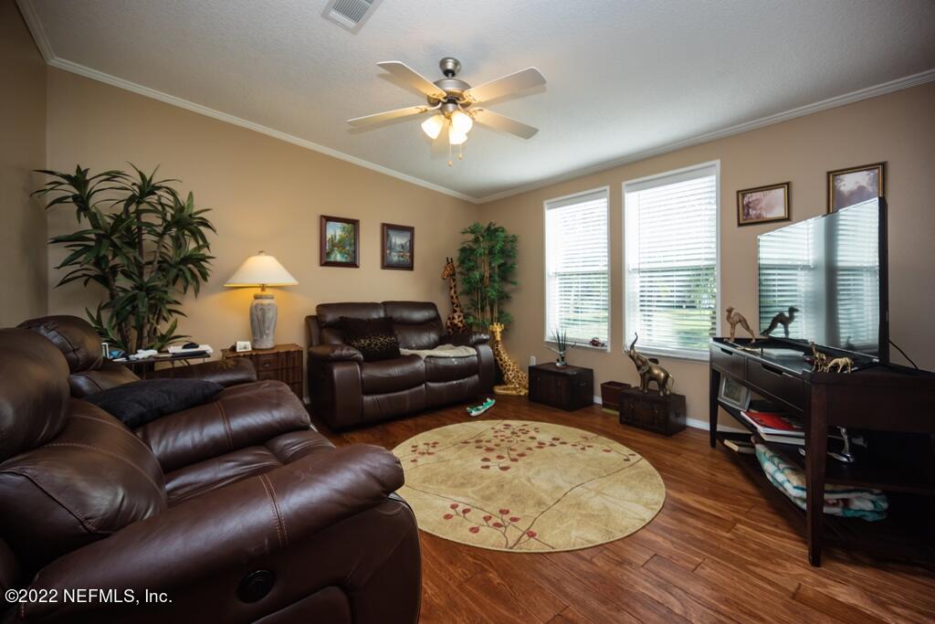 105 South Lake George Drive Georgetown, FL 32139 - Photo 38 of 71 a living room with furniture and a flat screen tv