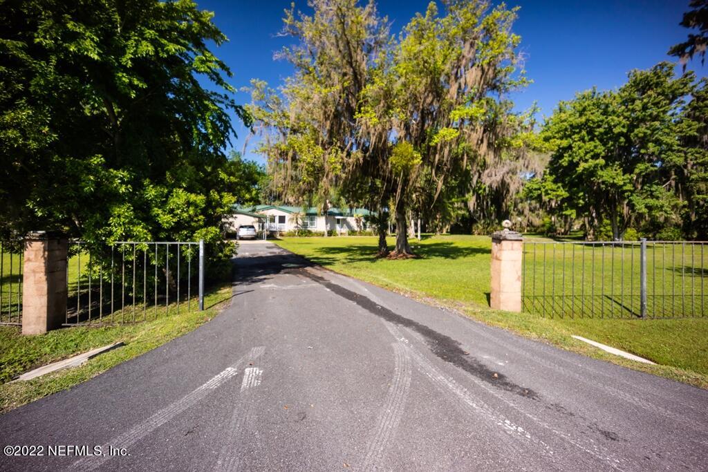 105 South Lake George Drive Georgetown, FL 32139 - Photo 6 of 71 a view of a park with large trees
