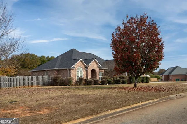a view of house with a street