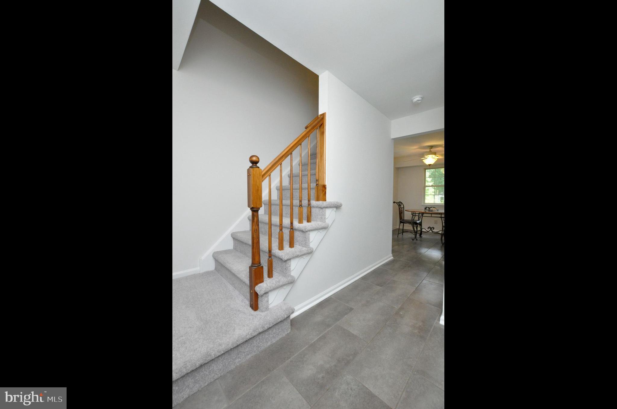 35 Norcross Road Berlin, NJ 08009 - Photo 3 of 33 Foyer