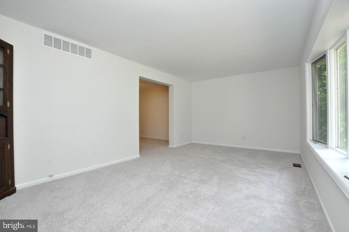 35 Norcross Road Berlin, NJ 08009 - Photo 4 of 33 Living room with new carpets
