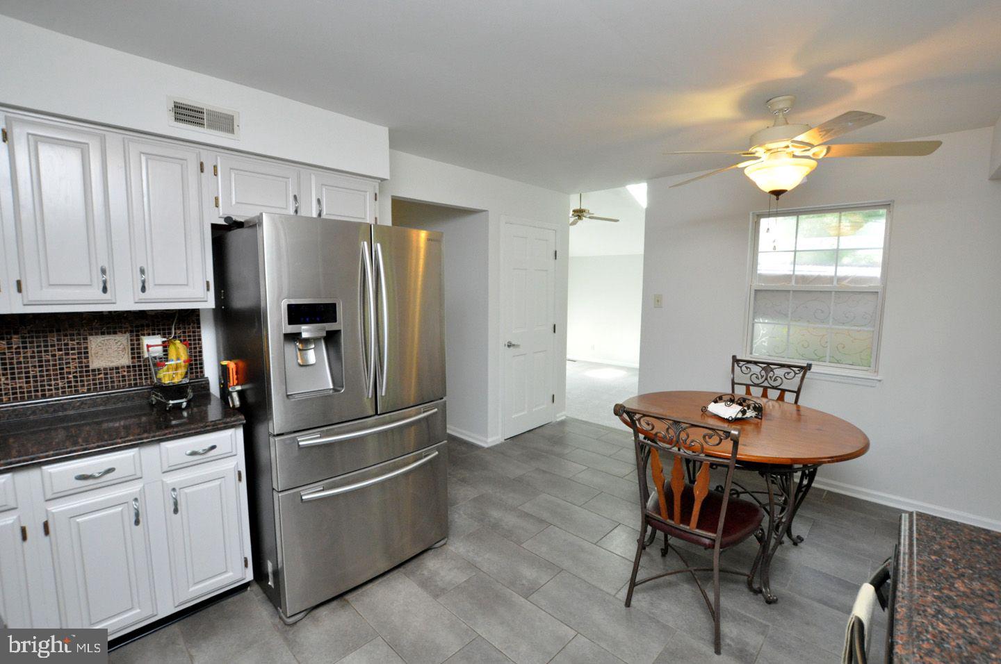 35 Norcross Road Berlin, NJ 08009 - Photo 7 of 33 Kitchen with stainless steel appliances