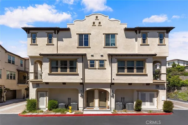 $869,999 | 200 Winterbrook, Lake Forest, CA 92610