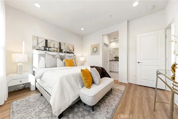 $869,999 | 200 Winterbrook, Lake Forest, CA 92610