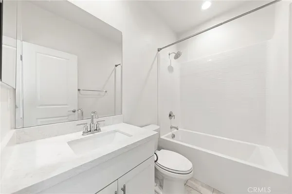$869,999 | 200 Winterbrook, Lake Forest, CA 92610