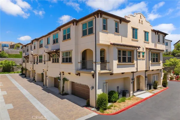 $869,999 | 200 Winterbrook, Lake Forest, CA 92610