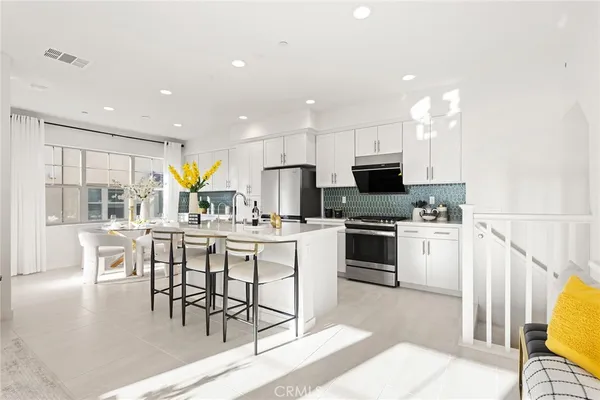 $869,999 | 200 Winterbrook, Lake Forest, CA 92610