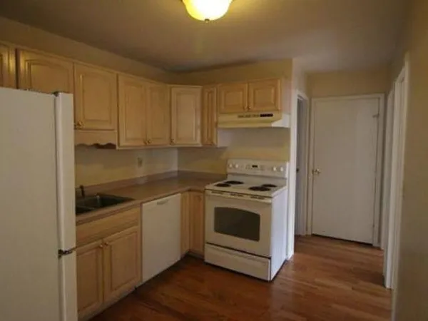 $1,795 | 73 East Broadway, Unit K, Derry, NH 03038