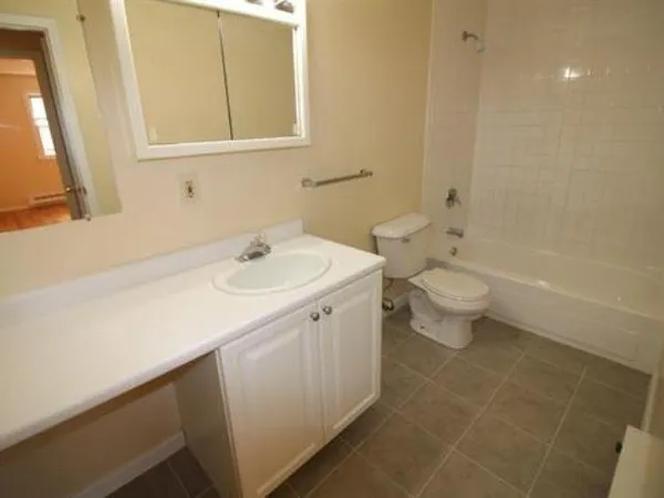 $1,795 | 73 East Broadway, Unit K, Derry, NH 03038