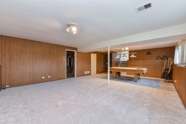 a view of room with furniture and air conditioner vent