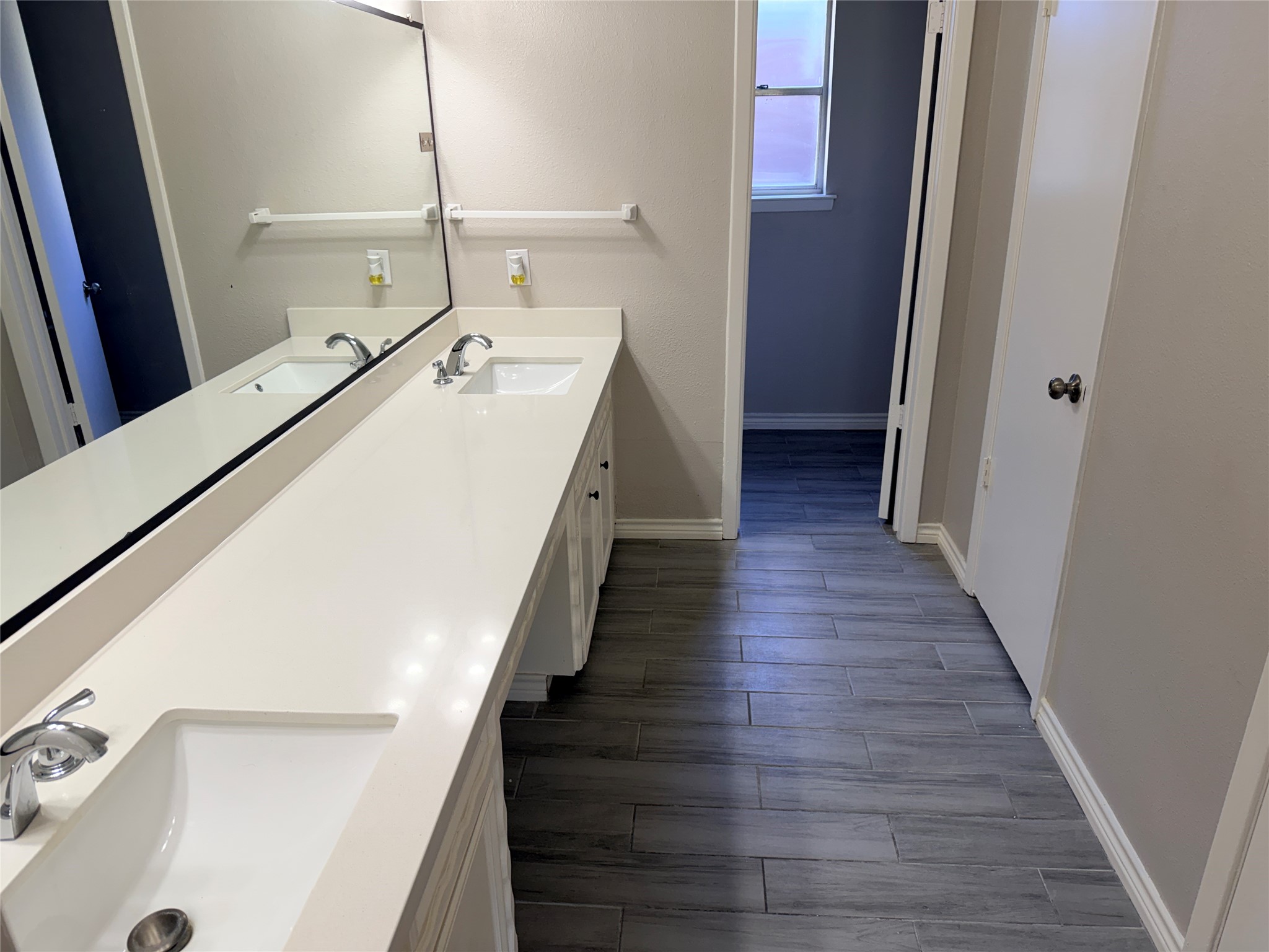 1607 Chestnut Ridge Road Houston, TX 77339 - Photo 17 of 31 a hallway with wooden floor washer and dryer