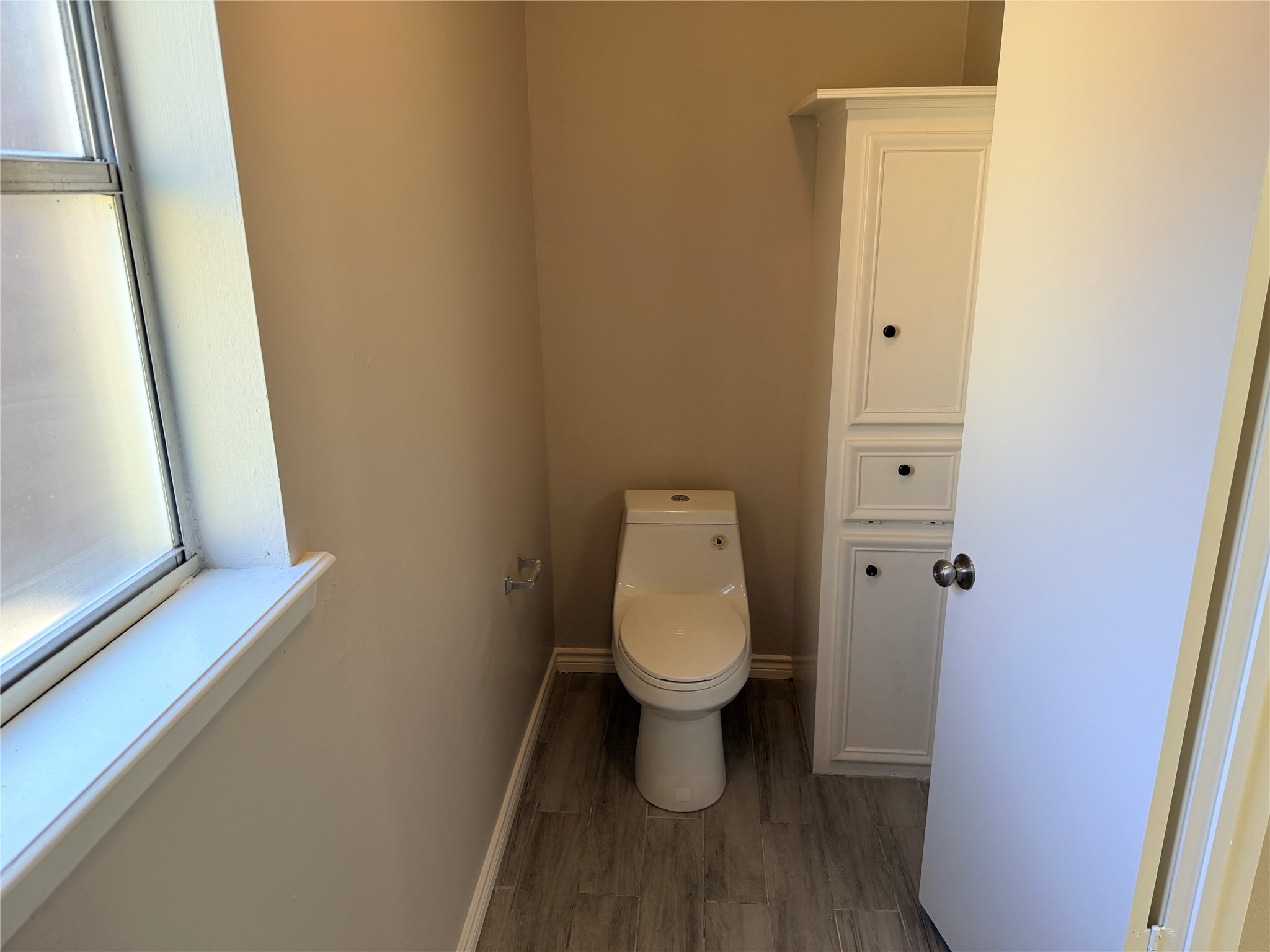1607 Chestnut Ridge Road Houston, TX 77339 - Photo 20 of 31 a white toilet sitting next to a small sink
