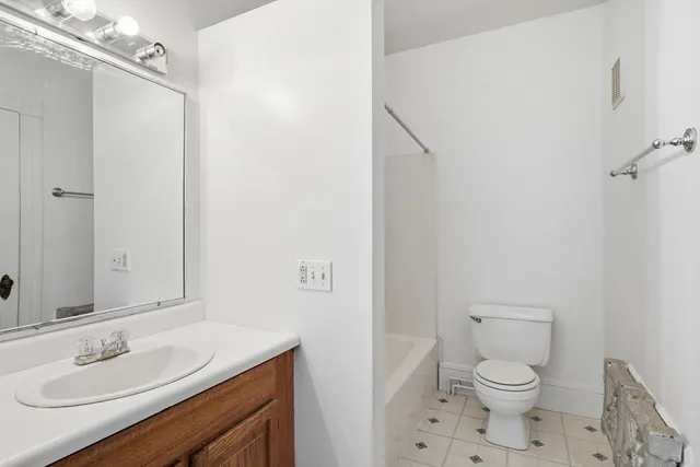 $2,100 | 44 Bardwell Street, Unit 3L, South Hadley, MA 01075