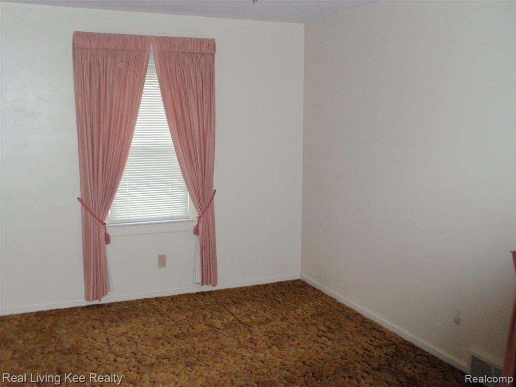 2585 Oakcrest Road Sterling Heights, MI 48310 - Photo 17 of 25 PA090326.JPG