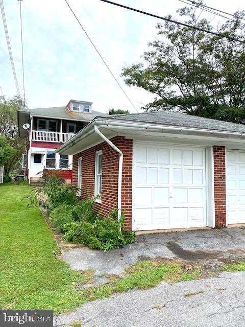 518 Elsie Street Reading, PA 19607 - Photo 4 of 24 1-car garage