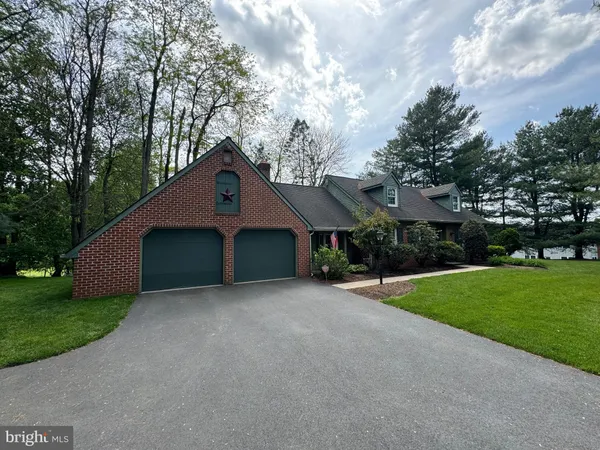 $2,700 | 682 Georgetown Road, Ronks, PA 17572