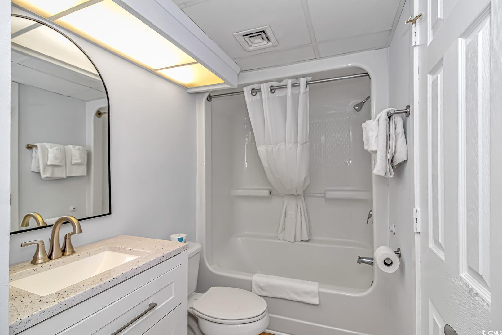 1708 North Ocean Boulevard, Unit PH1 Myrtle Beach, SC 29577 - Photo 15 of 26 Full bath with shower / bath combination with curt