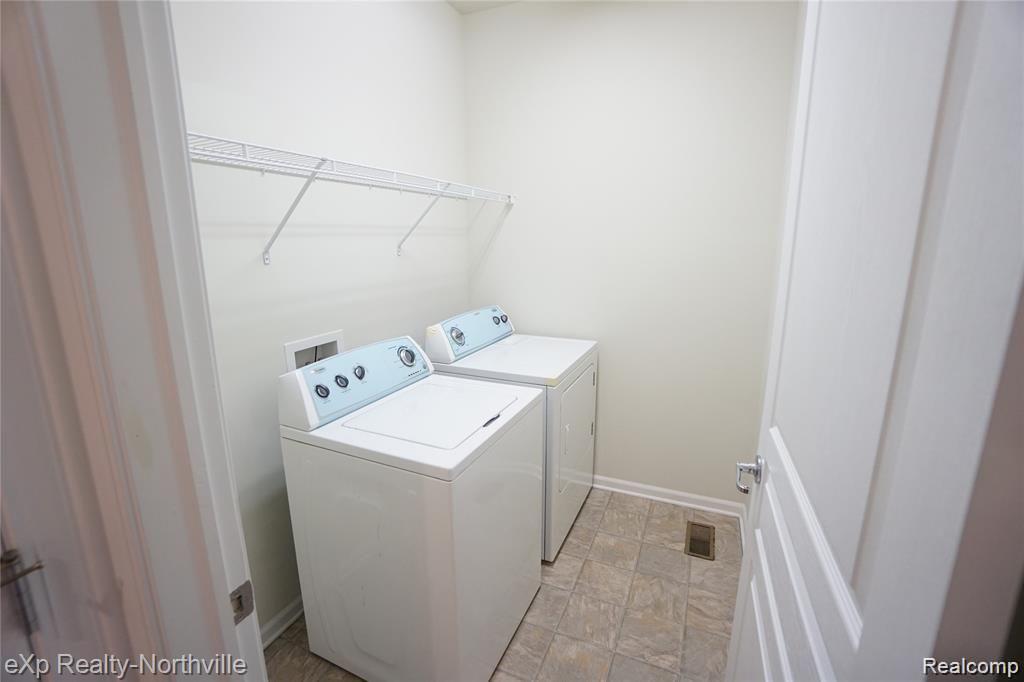 28385 Declaration Drive Novi, MI 48377 - Photo 8 of 21
