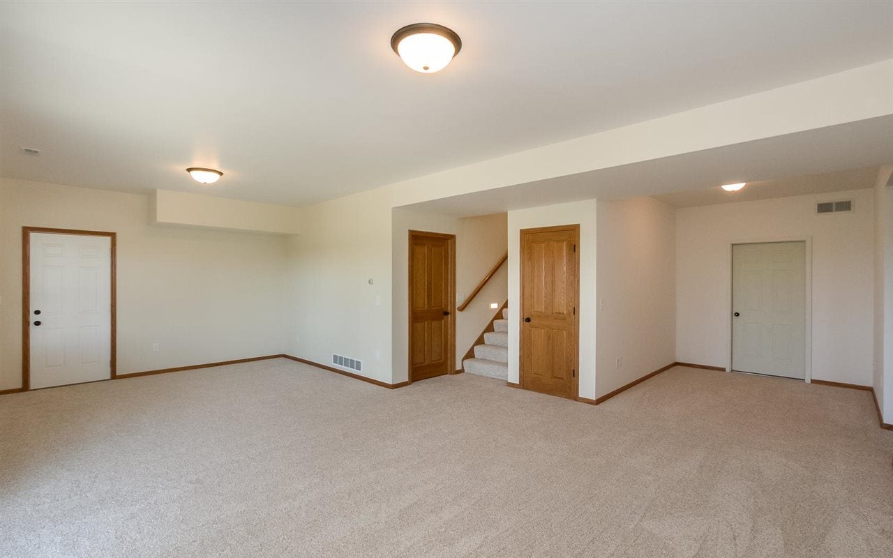 1084 Windmill View Court Riverside, IA 52327 - Photo 29 of 43 Gallery Image 29