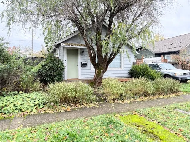 $319,000 | 1740 West Broadway, Eugene, OR 97402