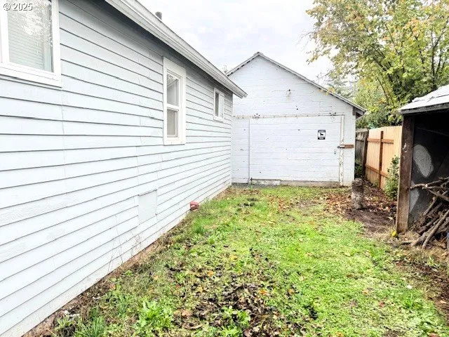 $319,000 | 1740 West Broadway, Eugene, OR 97402