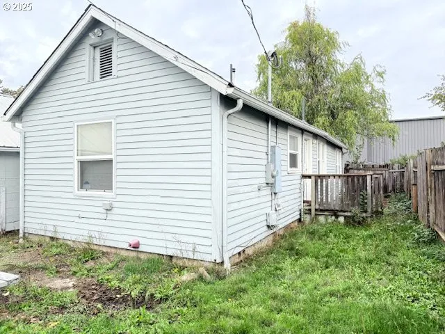 $319,000 | 1740 West Broadway, Eugene, OR 97402