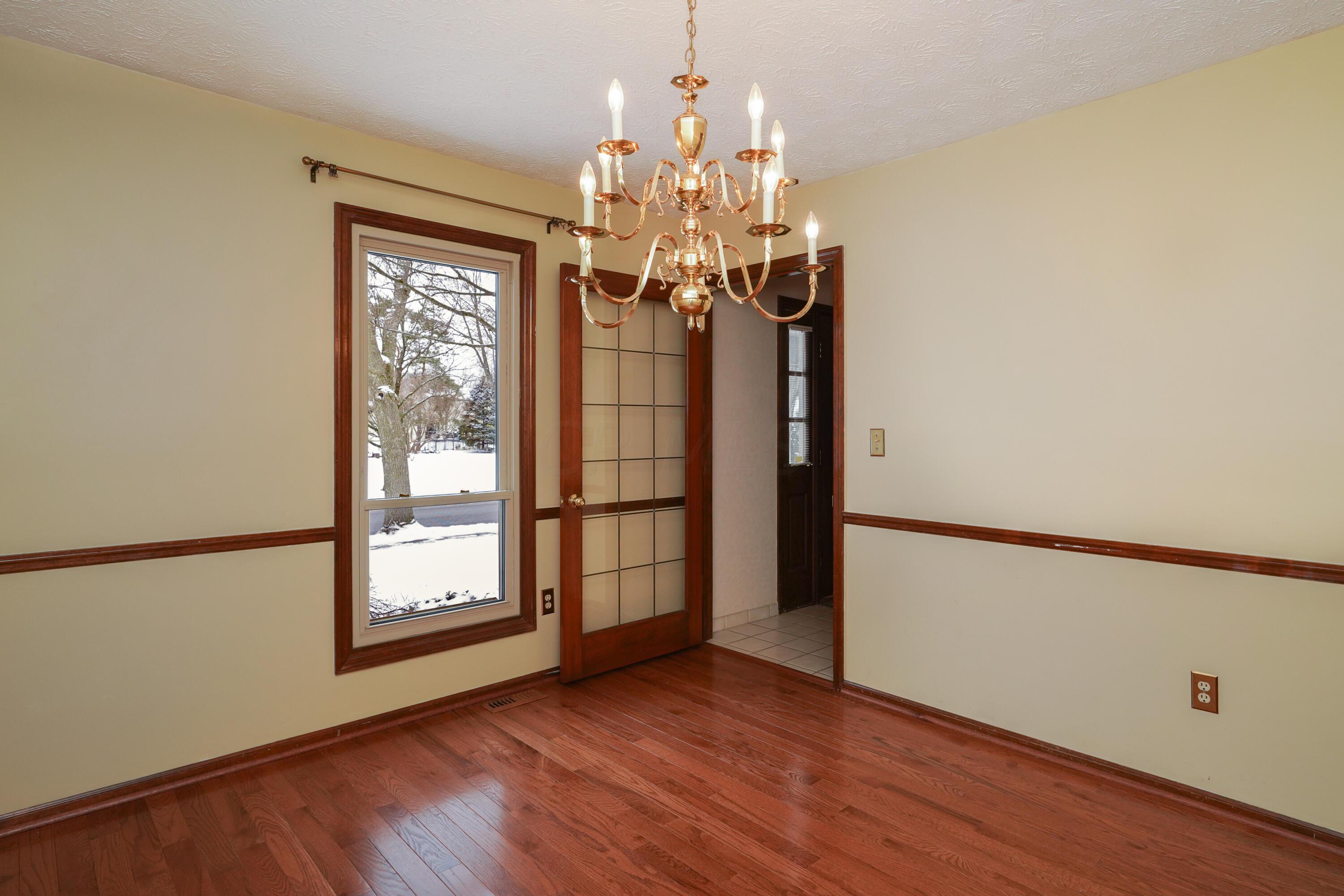 5407 Roscommon Road Dublin, OH 43017 - Photo 17 of 37 Enjoy the updated wood floors in the dining room.