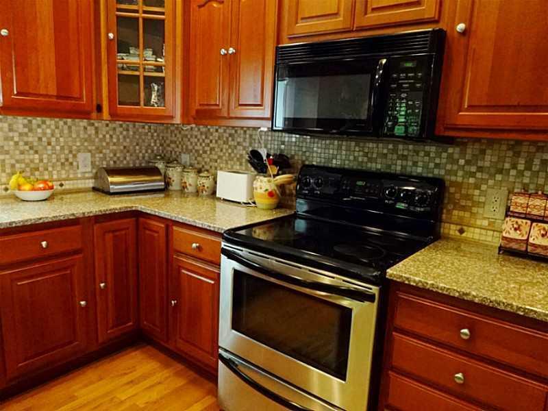 33 Smith Road Hermon, ME 04401 - Photo 10 of 35 Kitchen.