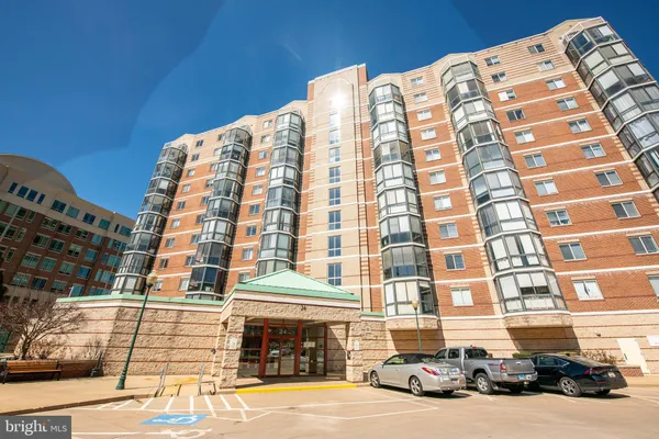$295,000 | 24 Courthouse Square, Unit 212, Rockville, MD 20850