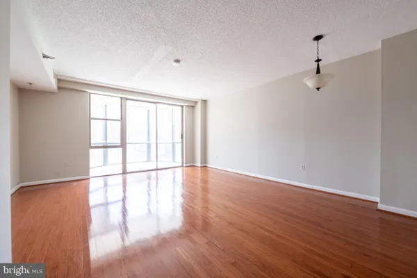 $295,000 | 24 Courthouse Square, Unit 212, Rockville, MD 20850
