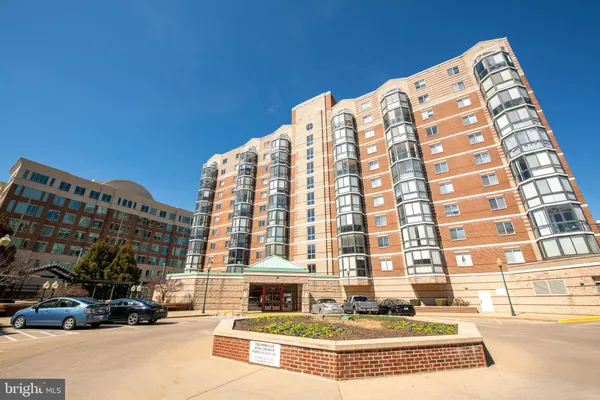 $295,000 | 24 Courthouse Square, Unit 212, Rockville, MD 20850