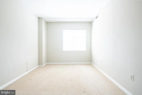 $295,000 | 24 Courthouse Square, Unit 212, Rockville, MD 20850