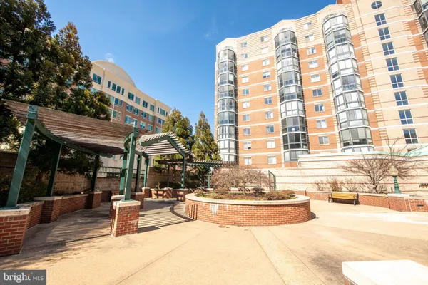 $295,000 | 24 Courthouse Square, Unit 212, Rockville, MD 20850