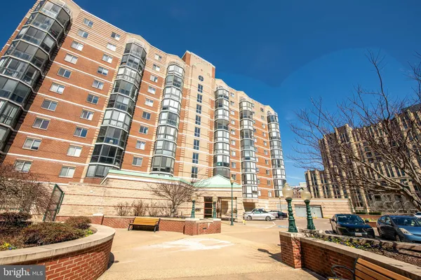 $295,000 | 24 Courthouse Square, Unit 212, Rockville, MD 20850
