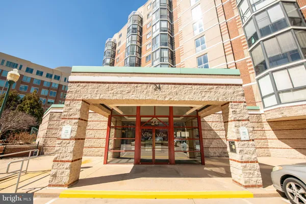 $295,000 | 24 Courthouse Square, Unit 212, Rockville, MD 20850