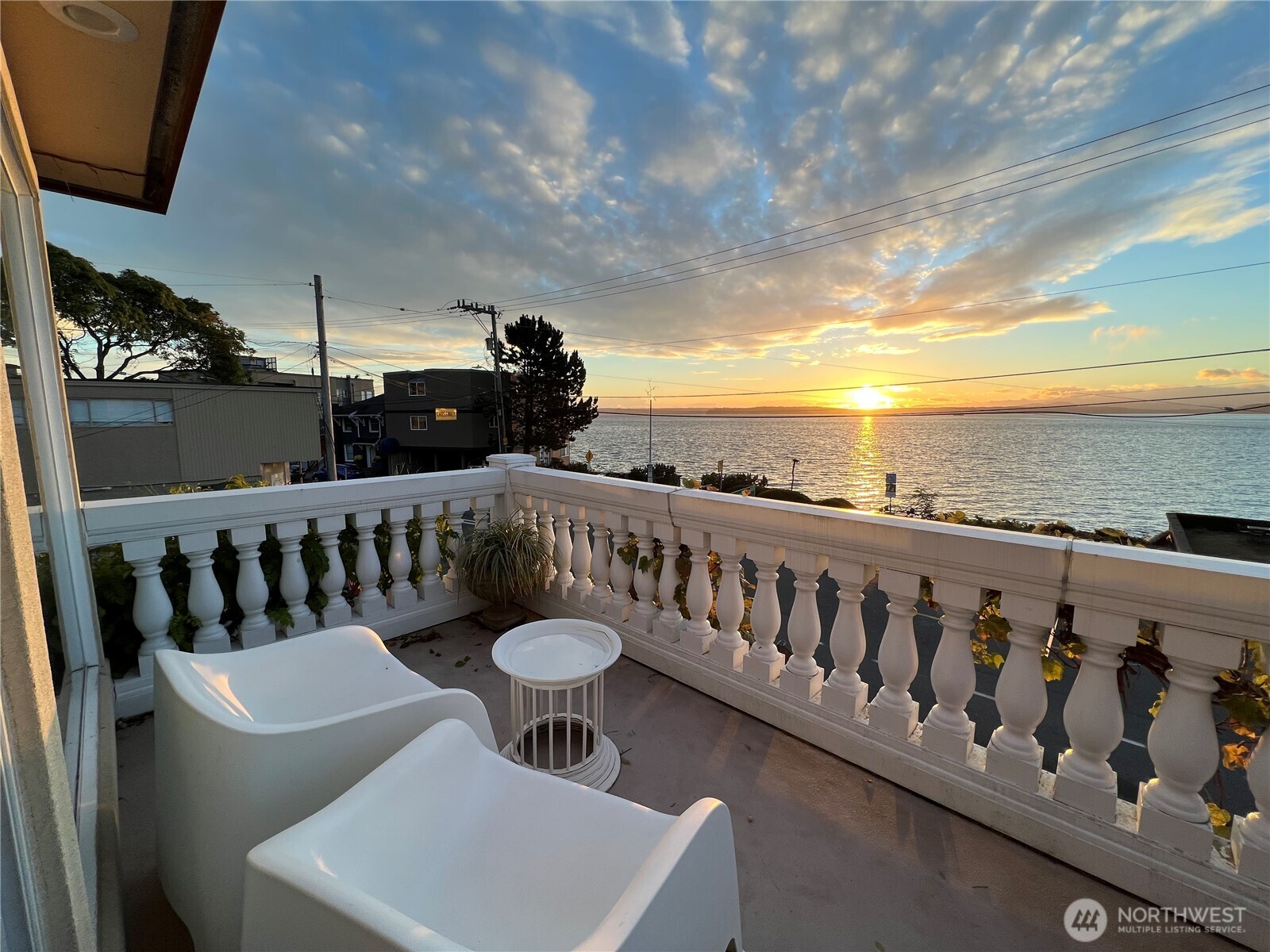 4030 Beach Drive Southwest Seattle, WA 98116 - Photo 3 of 33