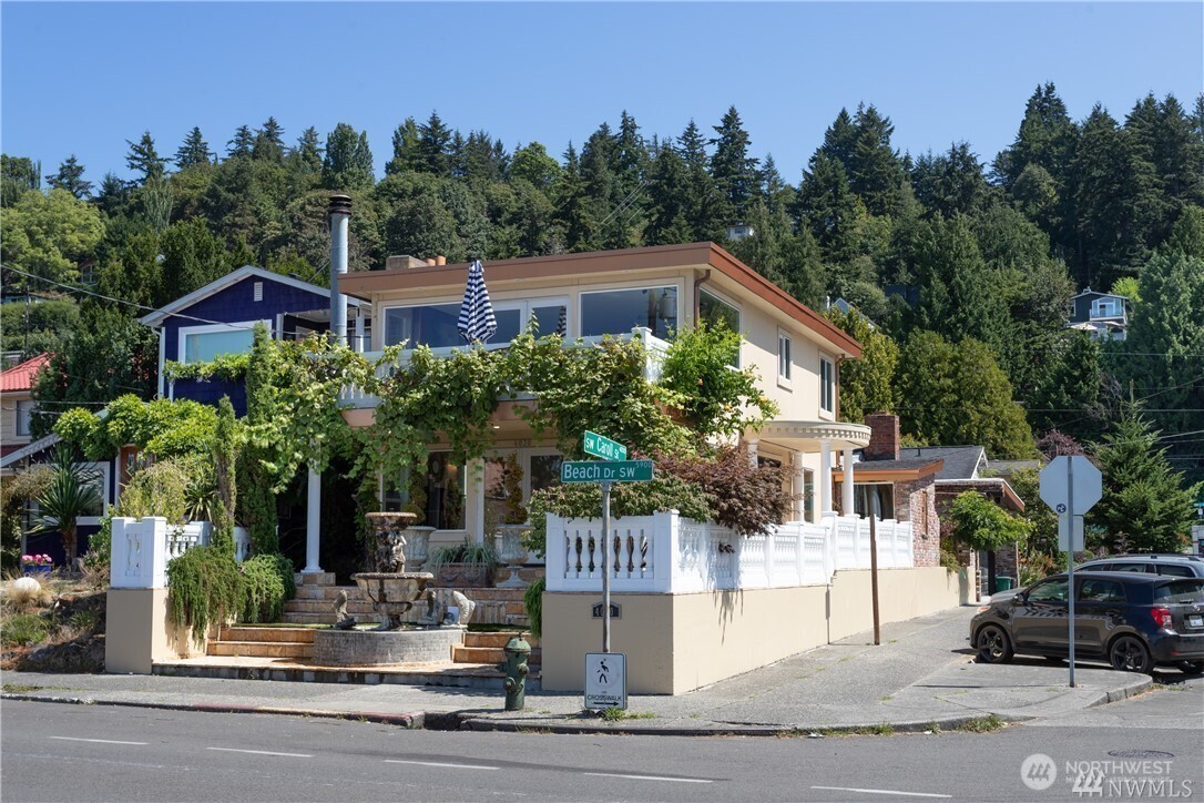 4030 Beach Drive Southwest Seattle, WA 98116 - Photo 4 of 33