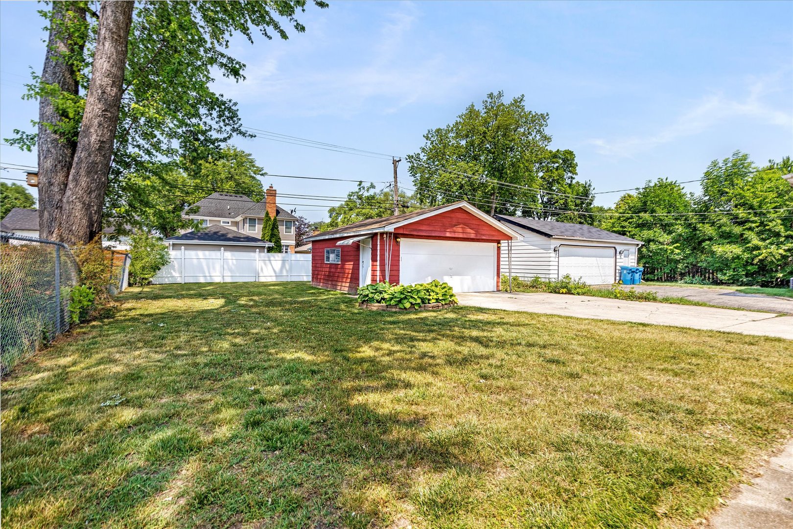 682 Spring Road Elmhurst, IL 60126 - Photo 23 of 28 a house view with garden space